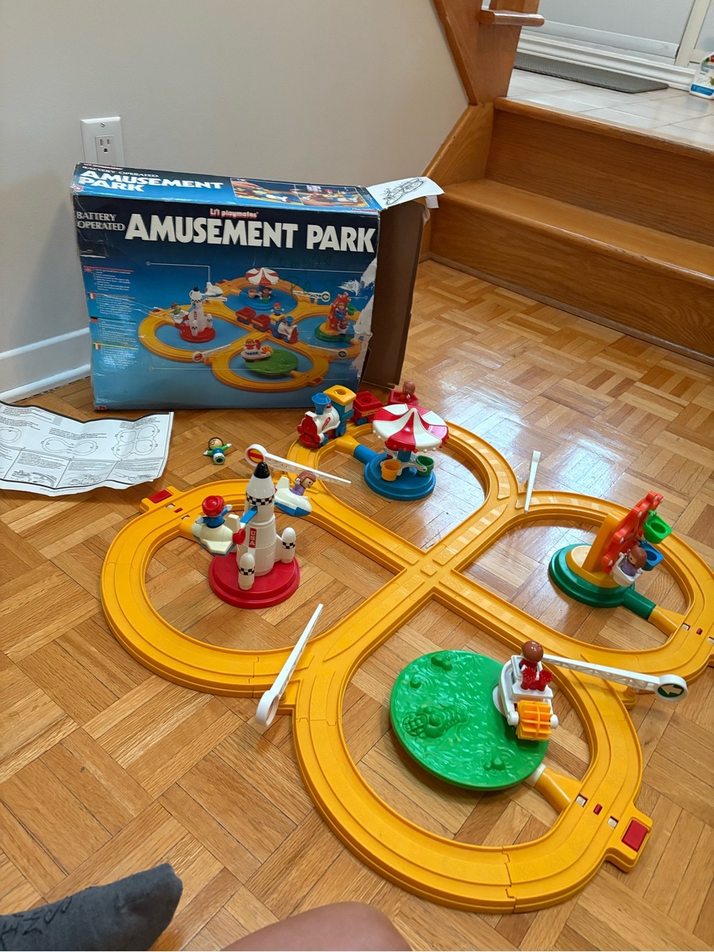 Vintage AMUSEMENT PARK Battery-Operated Kids Playset - Yellow, Red, Green